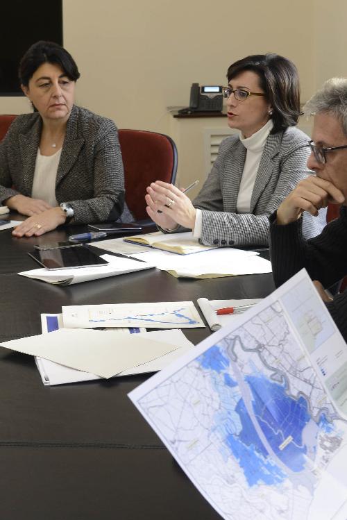 Mariagrazia Santoro (Assessore regionale Infrastrutture e Territorio) e Sara Vito (Assessore regionale Ambiente ed Energia) all'incontro sulla messa in sicurezza del Tagliamento - Trieste 16/11/2017